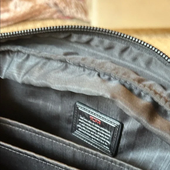 TUMI Alpha briefcase - Picture 9 of 16